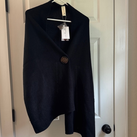Simply Noelle Black Knit Shawl with Buttons - Picture 1 of 7